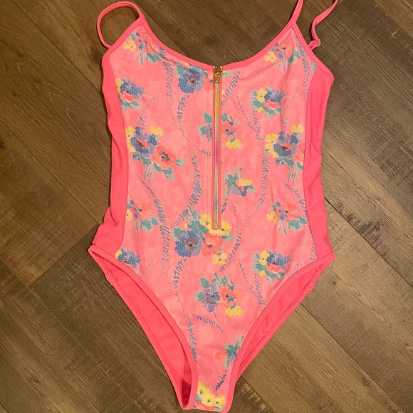 NWOT LoveShackFancy x Beach Riot One Piece - Picture 3 of 4